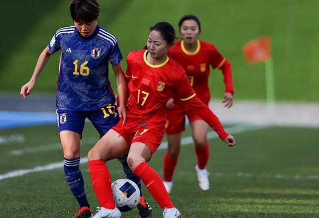 中国女足在亚洲足球比赛中勇夺冠军 中国女足在亚洲足球比赛中勇夺冠军