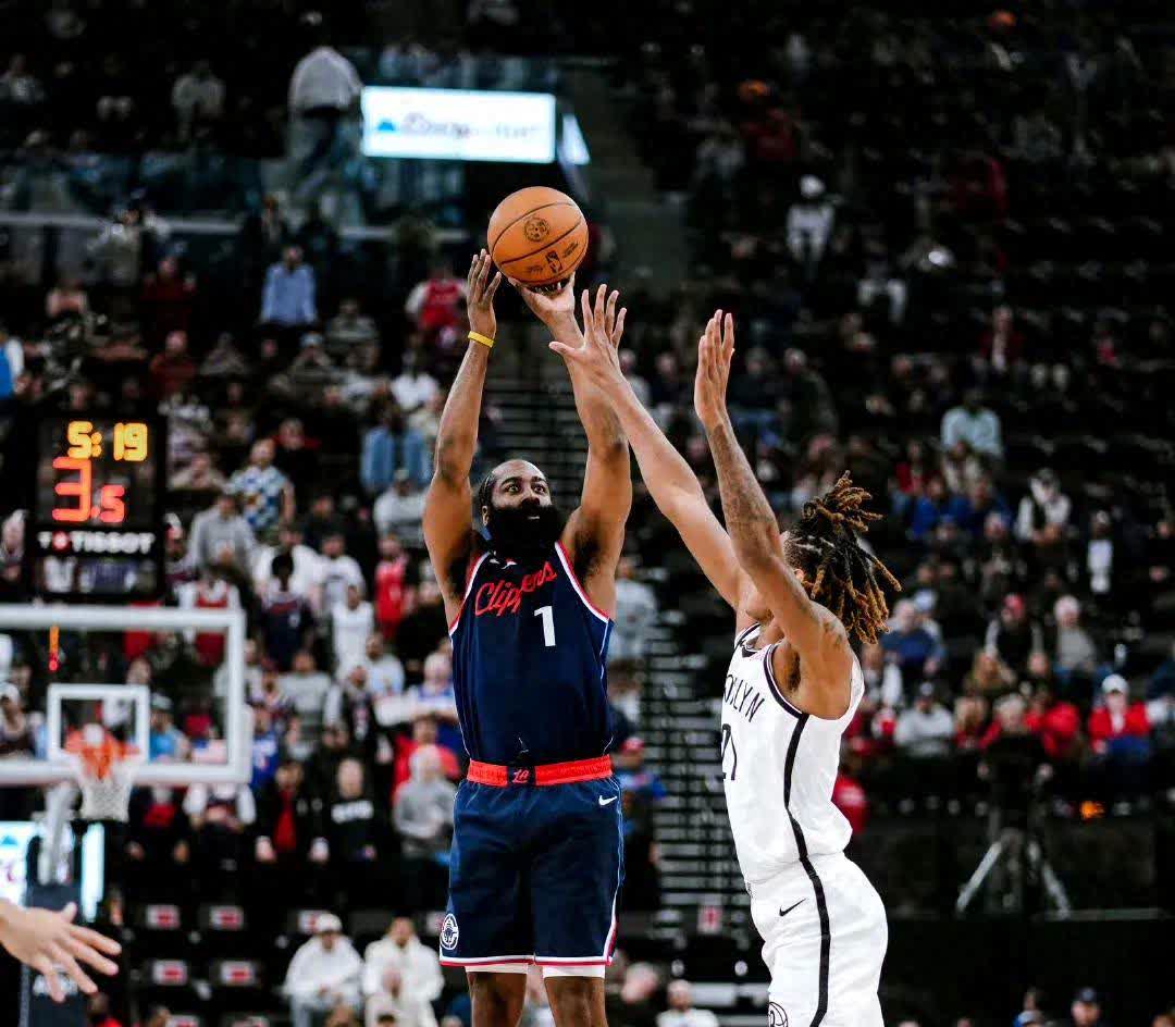 火箭队惨败给湖人队,遭受五连败 火箭队惨败给湖人队,遭受五连败