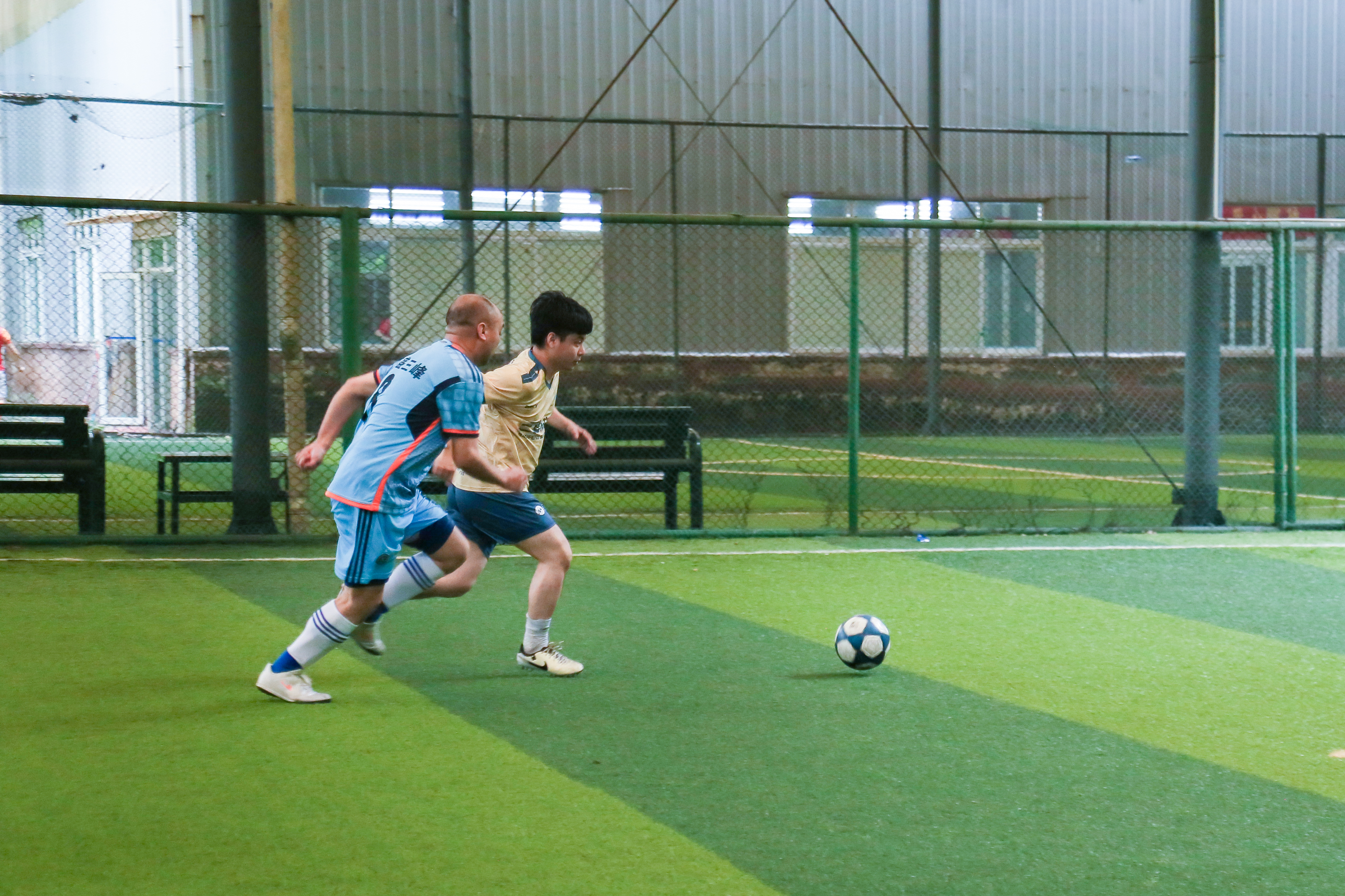 包含足球赛场精彩纷呈,球员们斗志昂扬的词条 包含足球赛场精彩纷呈,球员们斗志昂扬的词条