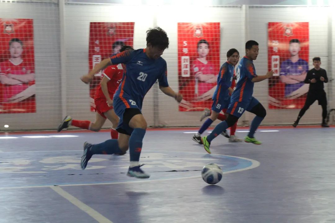 包含足球赛场精彩纷呈,球员们斗志昂扬的词条 包含足球赛场精彩纷呈,球员们斗志昂扬的词条