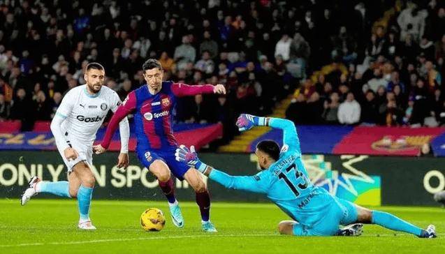 塞维利亚全队出击,迅速占据优势 塞维利亚全队出击,迅速占据优势