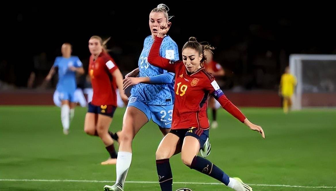 关于女足赛场上球员展现实力,引人瞩目的信息 关于女足赛场上球员展现实力,引人瞩目的信息