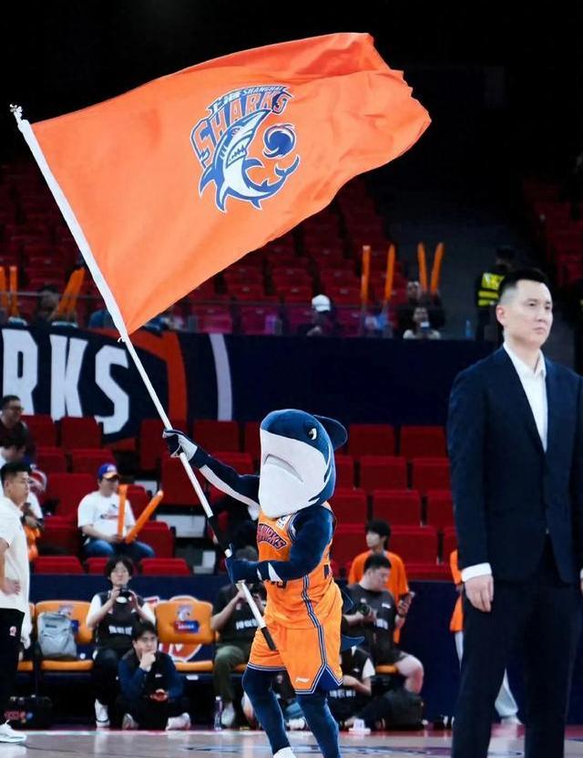 教练战术变化多端,确保球队获胜 教练战术变化多端,确保球队获胜