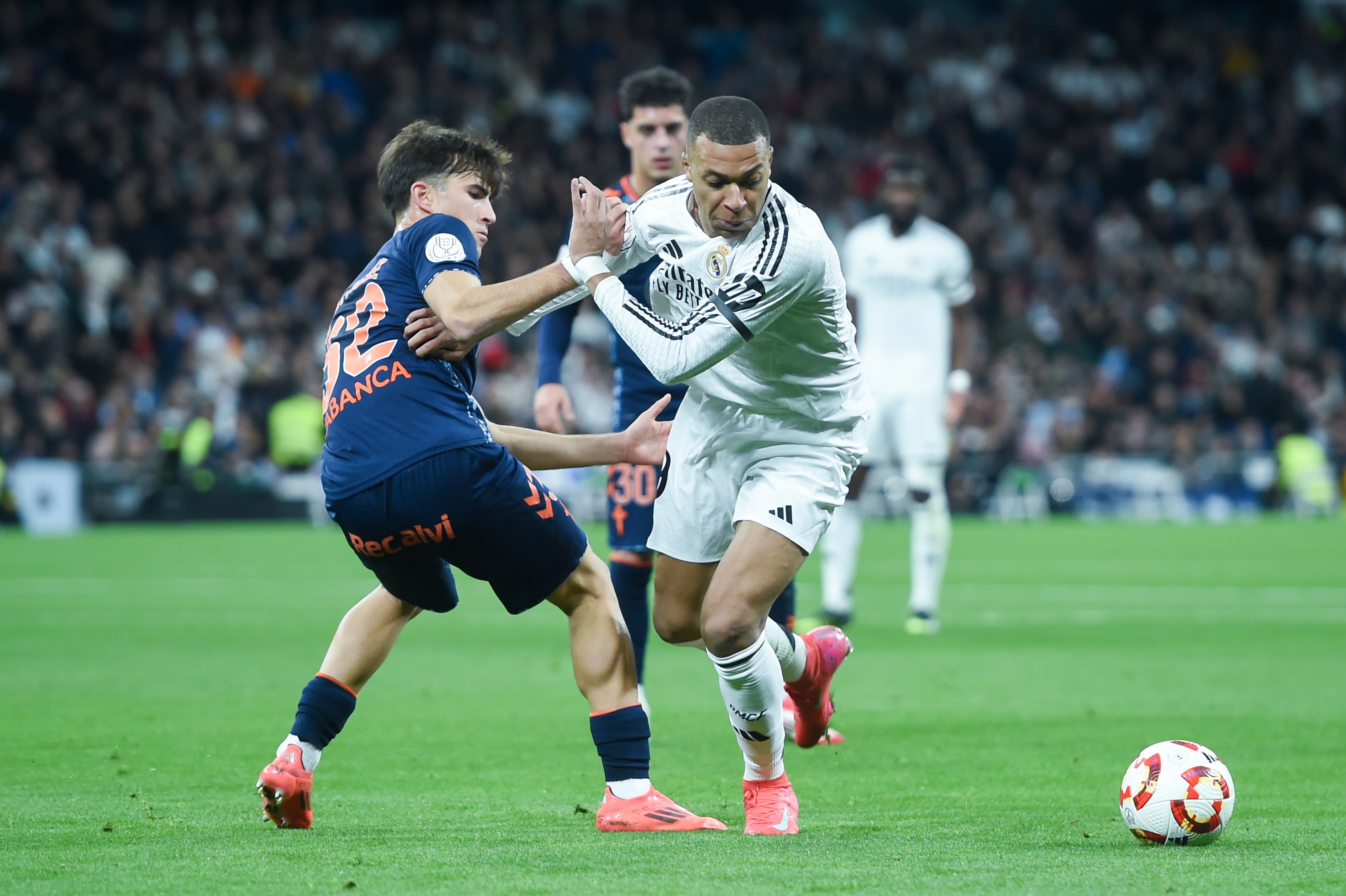 卡塞塔主力球员伤停待命,球队备战重要比赛的简单介绍 卡塞塔主力球员伤停待命,球队备战重要比赛的简单介绍