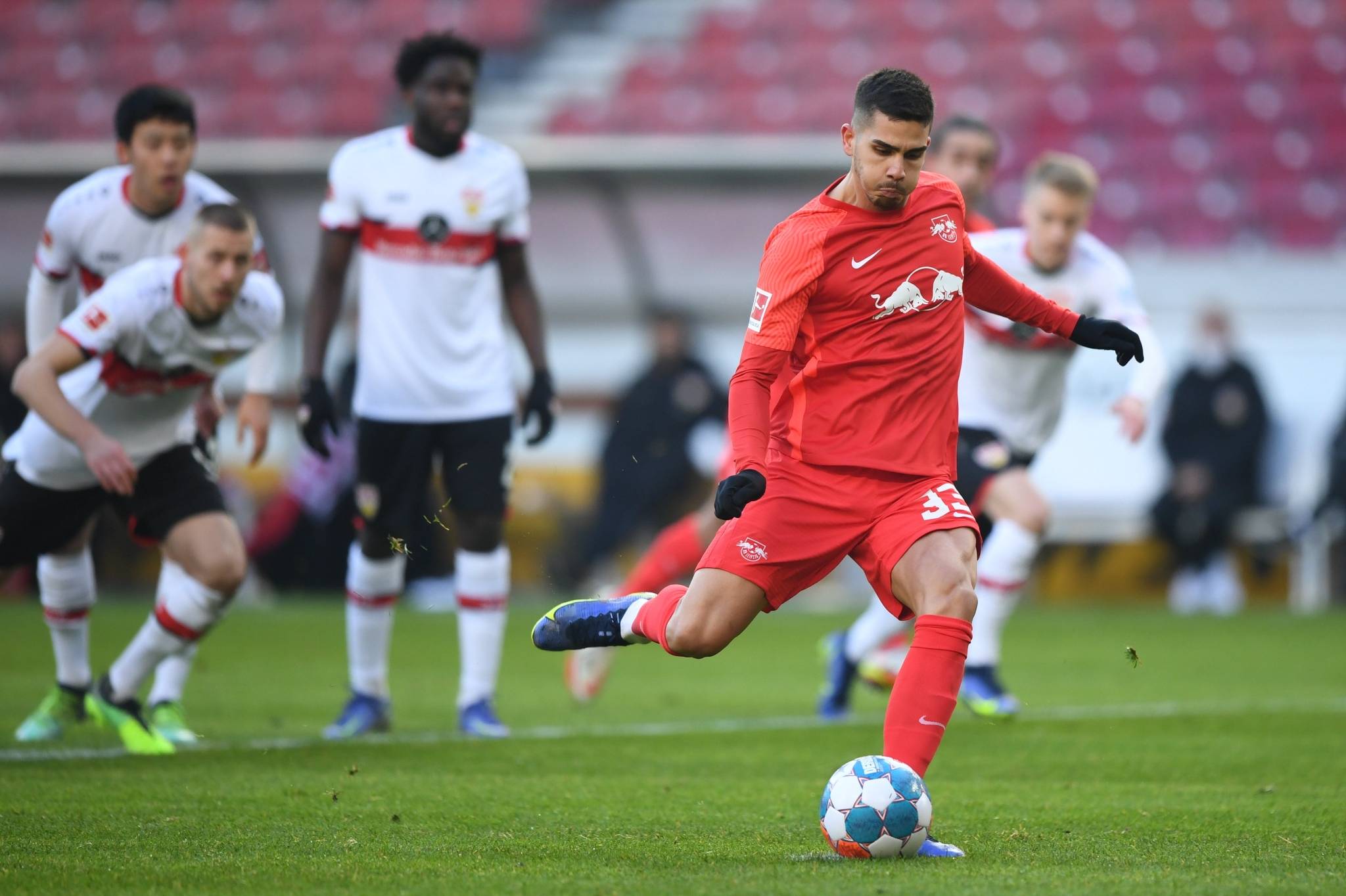 火热之战,霍芬海姆对决慕尼黑红牛 火热之战,霍芬海姆对决慕尼黑红牛