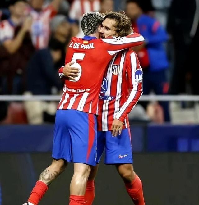 包含欧国联比赛首轮盛大揭幕，球迷们热血沸腾支持的词条