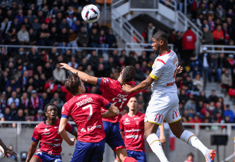 RB莱比锡展现强大实力,轻松赢下对手 RB莱比锡展现强大实力,轻松赢下对手