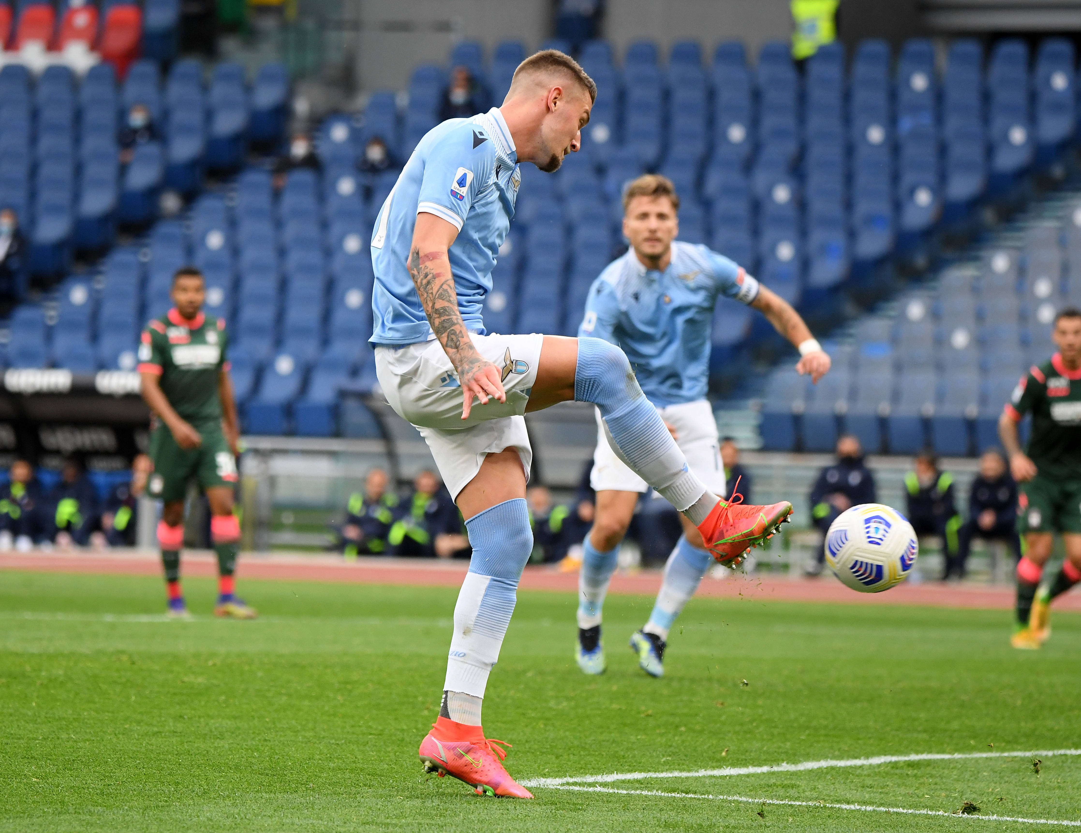 关于拉齐奥前锋因莫比莱破门,助球队获得宝贵三分的信息 关于拉齐奥前锋因莫比莱破门,助球队获得宝贵三分的信息