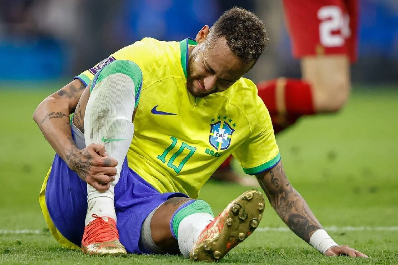 瑞士街头集会球迷集体喊话支持赫塔 瑞士街头集会球迷集体喊话支持赫塔