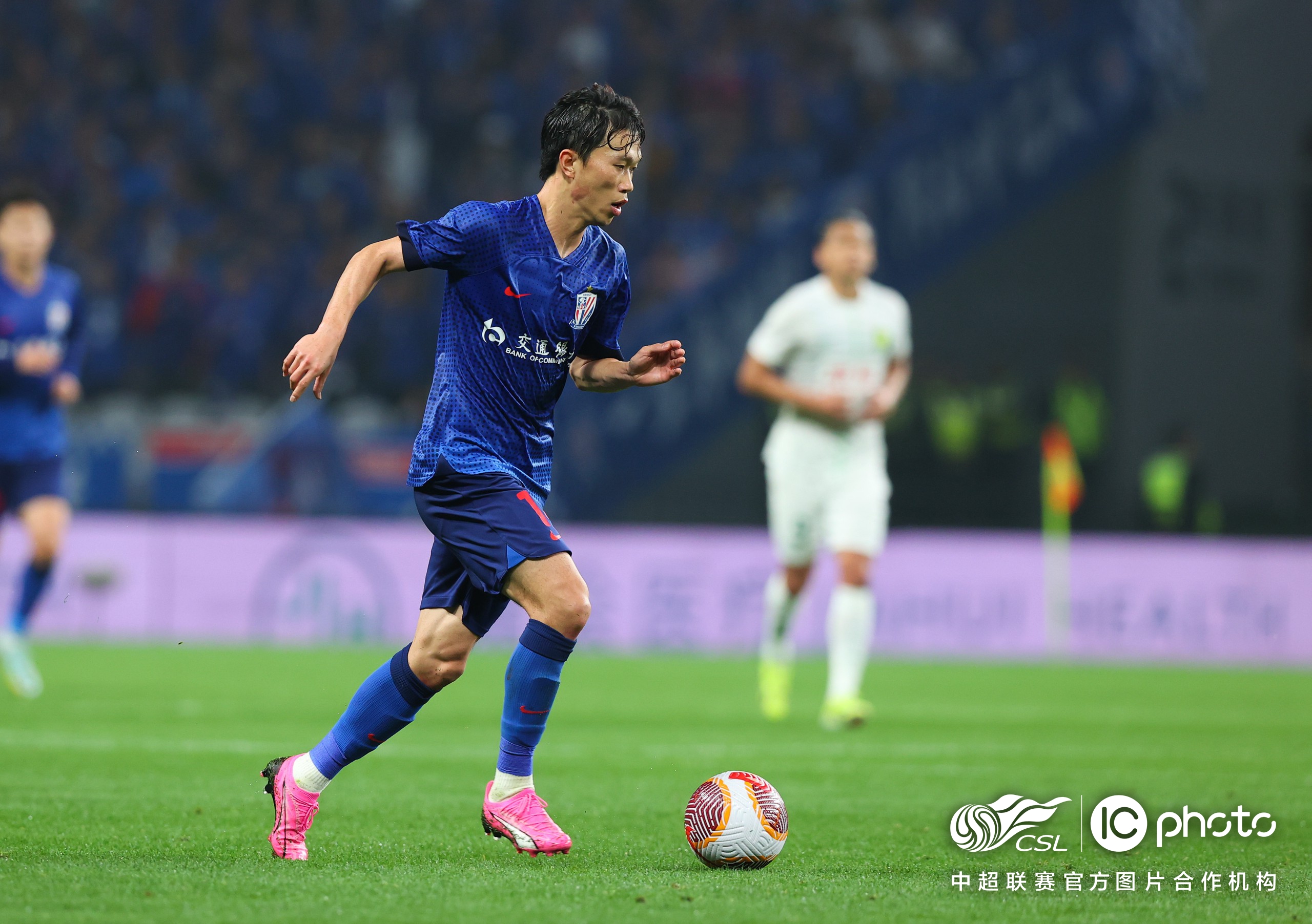 申花前锋连场破门,成为球队绝对核心! 申花前锋连场破门,成为球队绝对核心!