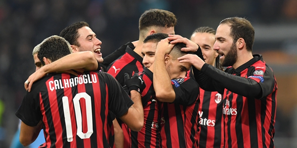 AC米兰球队庆祝俱乐部成立百年纪念的简单介绍 AC米兰球队庆祝俱乐部成立百年纪念的简单介绍