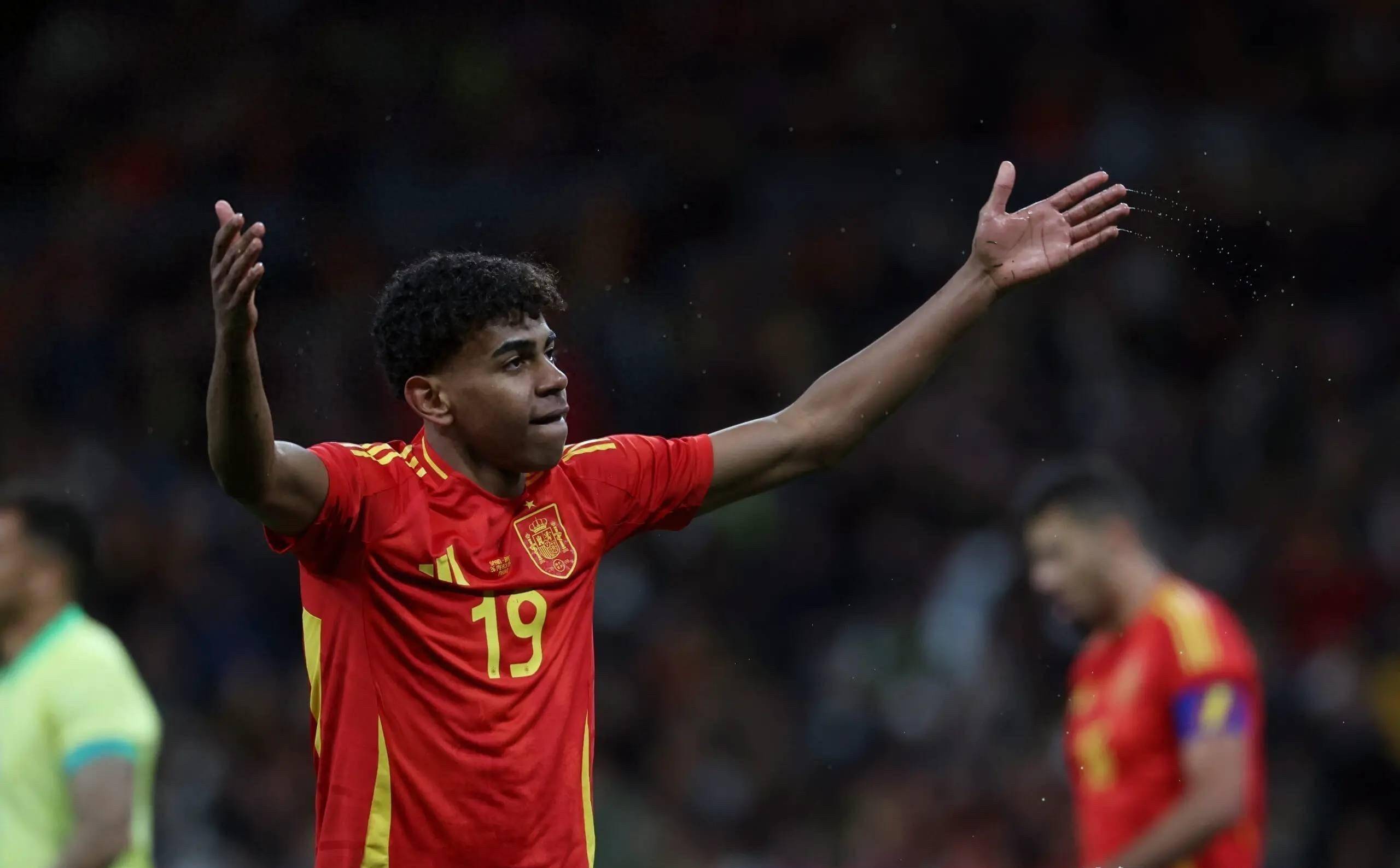 欧国联赛场惊艳瞬间，球星表现抢眼的简单介绍