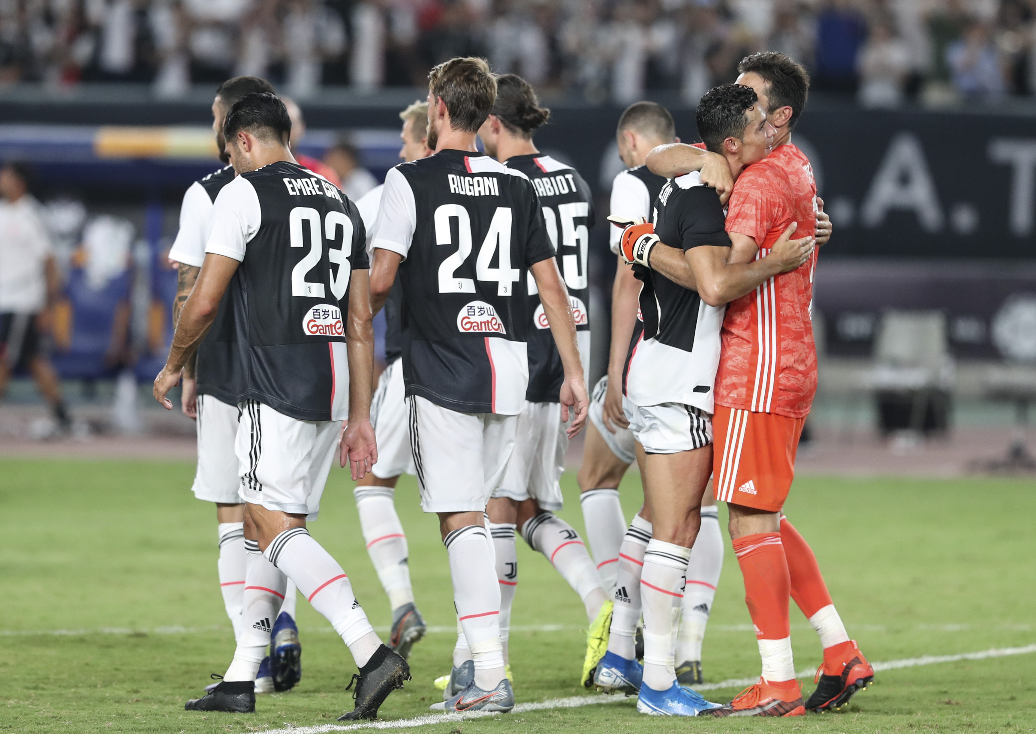 世界足球冠军杯赛精彩纷呈，巅峰交锋引人入胜的简单介绍