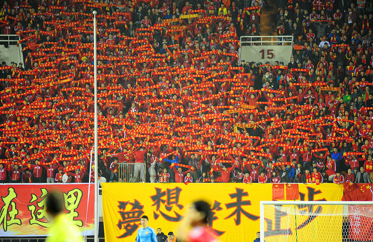 一场激烈比赛中,球队获得重要胜利 一场激烈比赛中,球队获得重要胜利