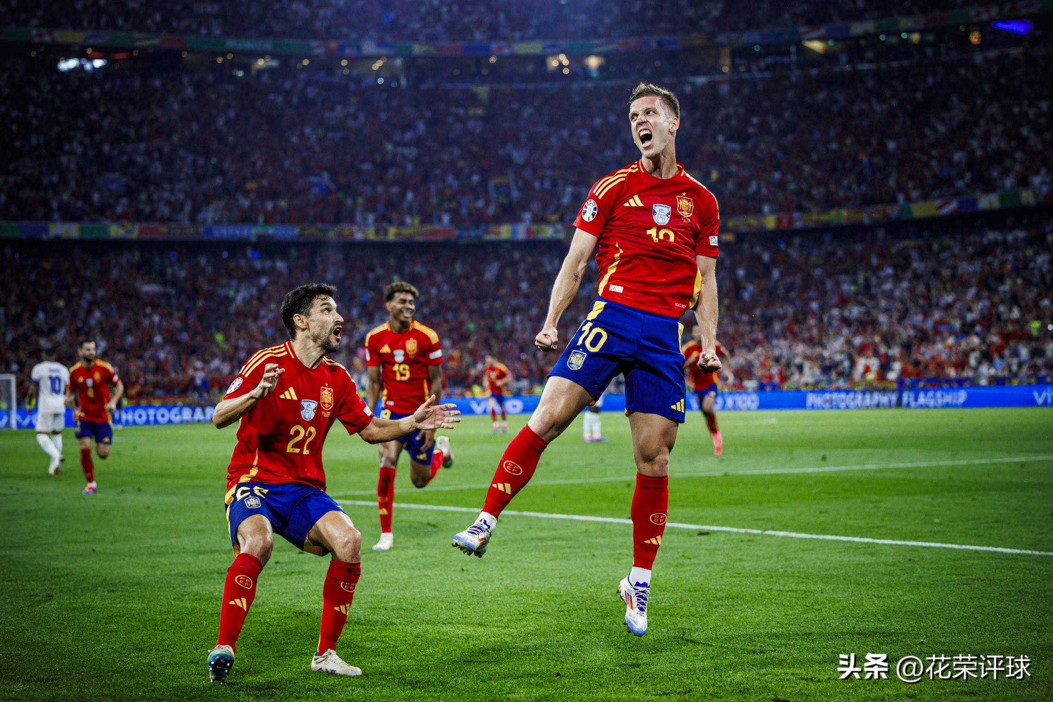 包含欧洲足球巨星争相登场:争夺欧洲杯参赛资格的词条 包含欧洲足球巨星争相登场:争夺欧洲杯参赛资格的词条