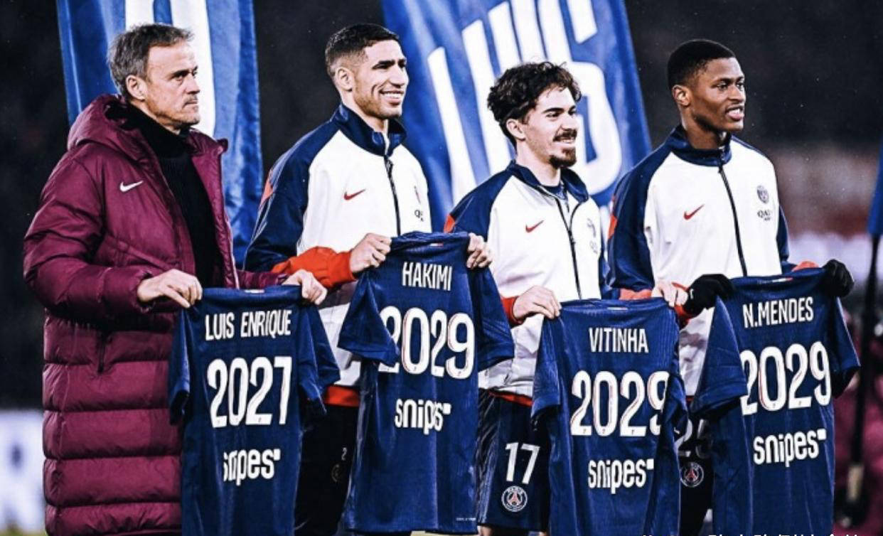 包含欧冠球队上演悬念之争，胜者晋级半决赛的词条