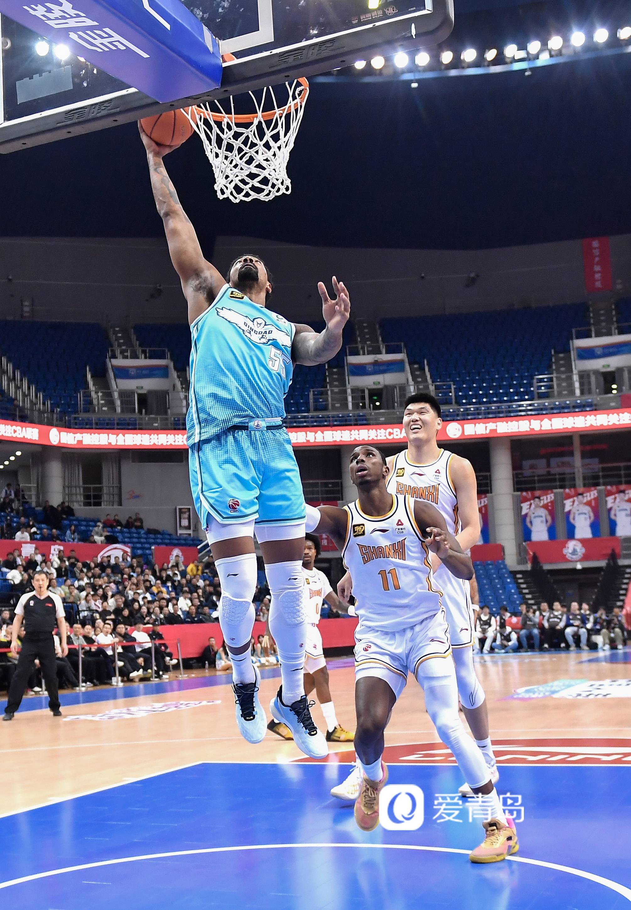 青岛男篮取得惊人胜利,令人瞩目 青岛男篮取得惊人胜利,令人瞩目