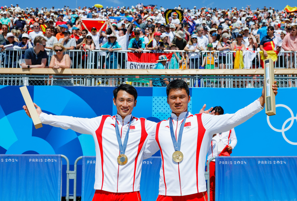 双人皮划艇组合巧妙配合夺冠的简单介绍