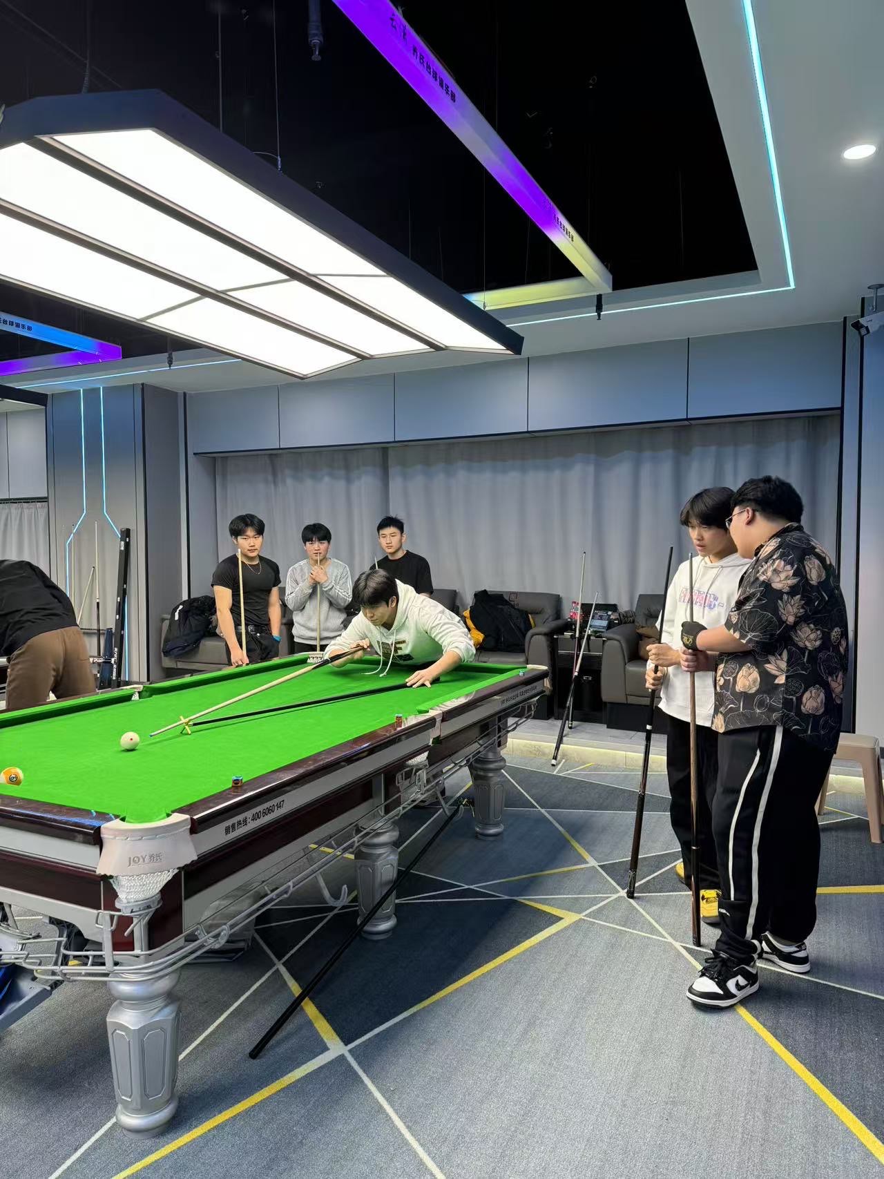 包含纵横捭阖的球场对决让人欢欣鼓舞的词条