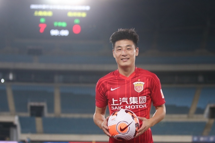 关于武磊展现绝对实力,助球队登顶积分榜的信息 关于武磊展现绝对实力,助球队登顶积分榜的信息