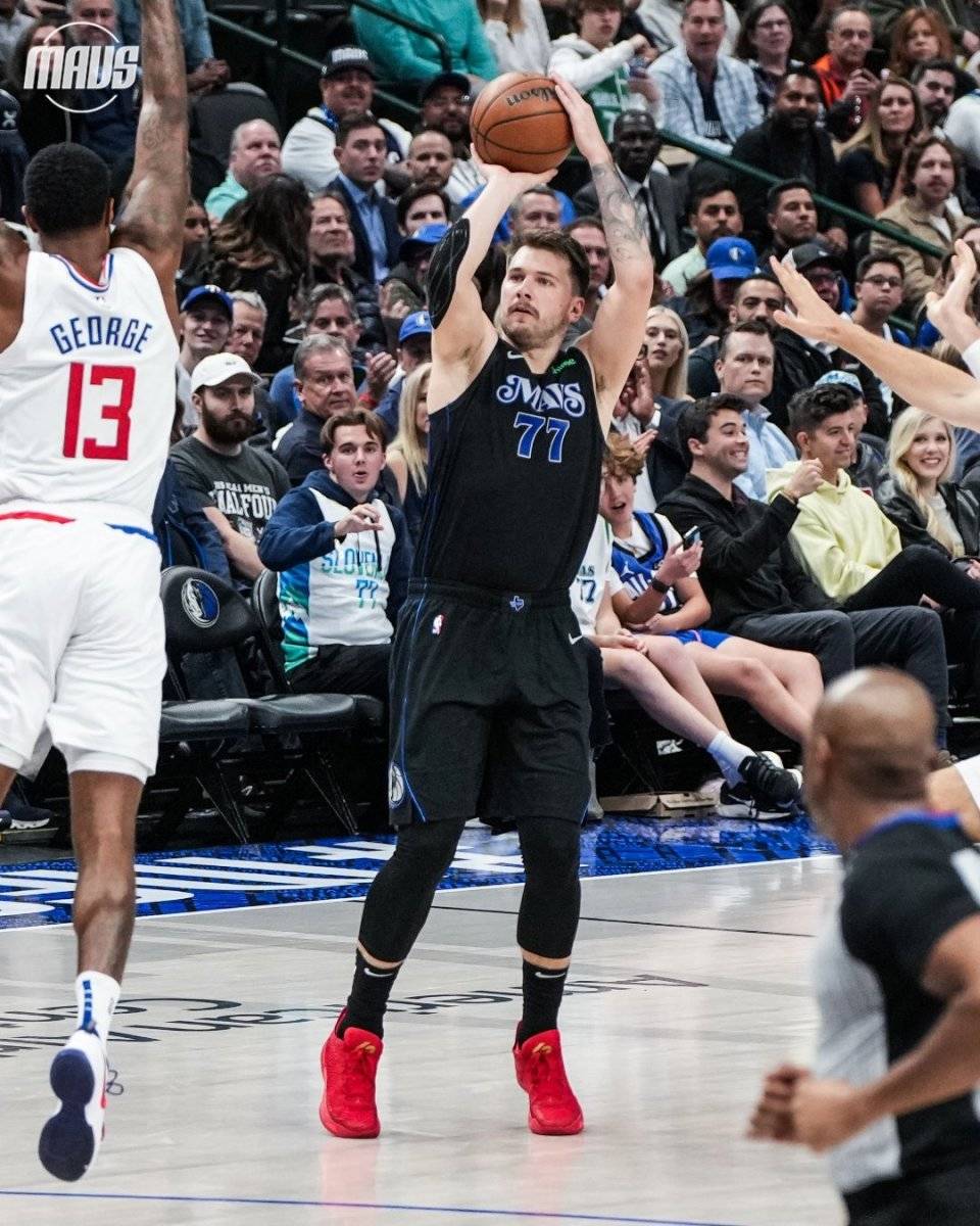 关于快船遭遇四连败，外线投篮不稳致失误增多的信息