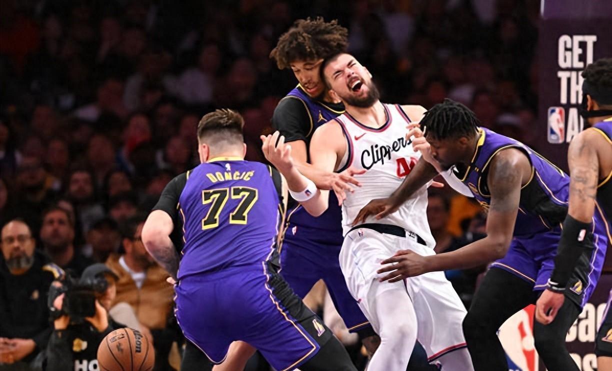 关于快船遭遇四连败，外线投篮不稳致失误增多的信息