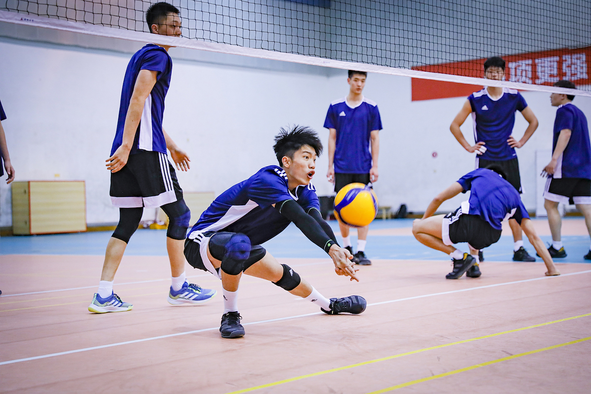 秦皇岛男篮在秦皇岛赛区实现胜利,领先积分榜的简单介绍 秦皇岛男篮在秦皇岛赛区实现胜利,领先积分榜的简单介绍