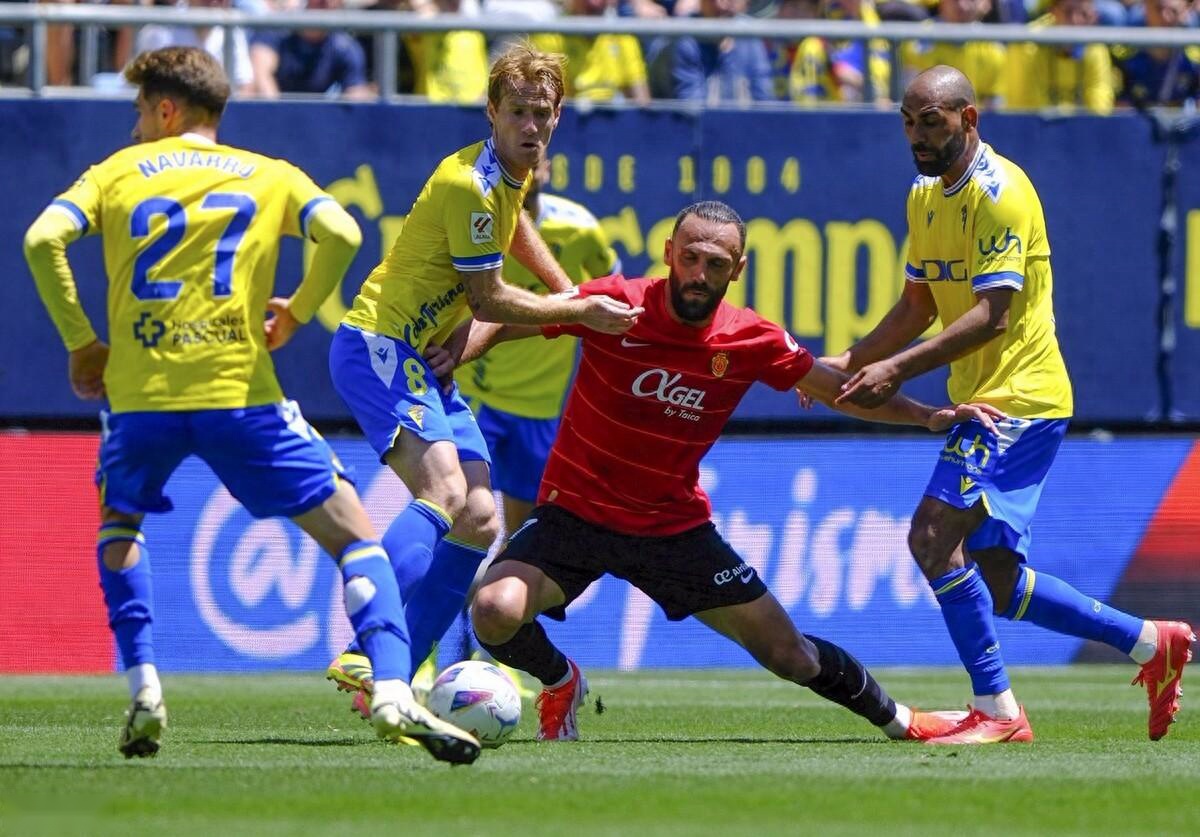 包含阿拉维斯主场告负，陷入保级压力的词条