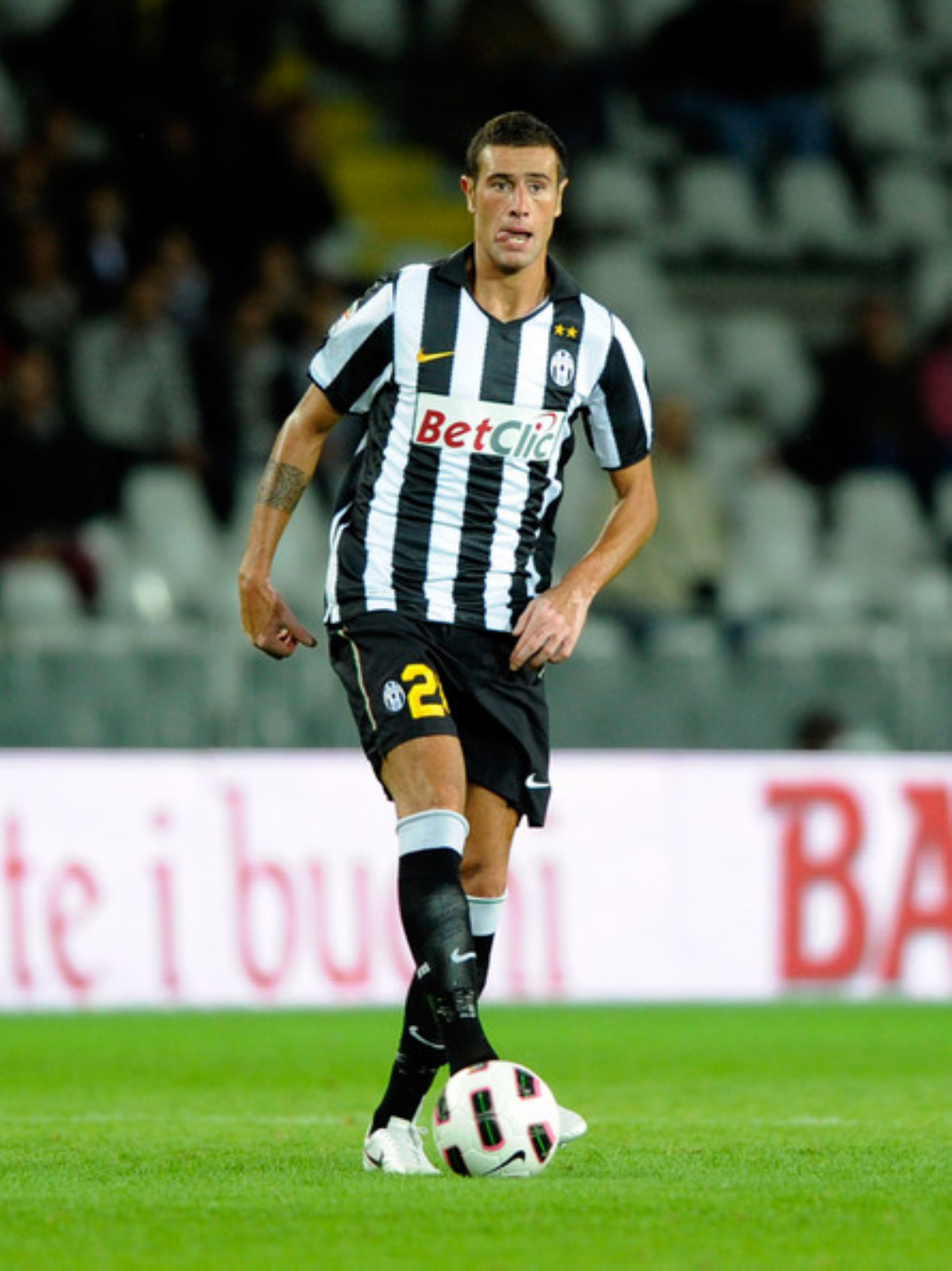 尤文图斯完胜里昂拉莫斯造乌龙 尤文图斯完胜里昂拉莫斯造乌龙