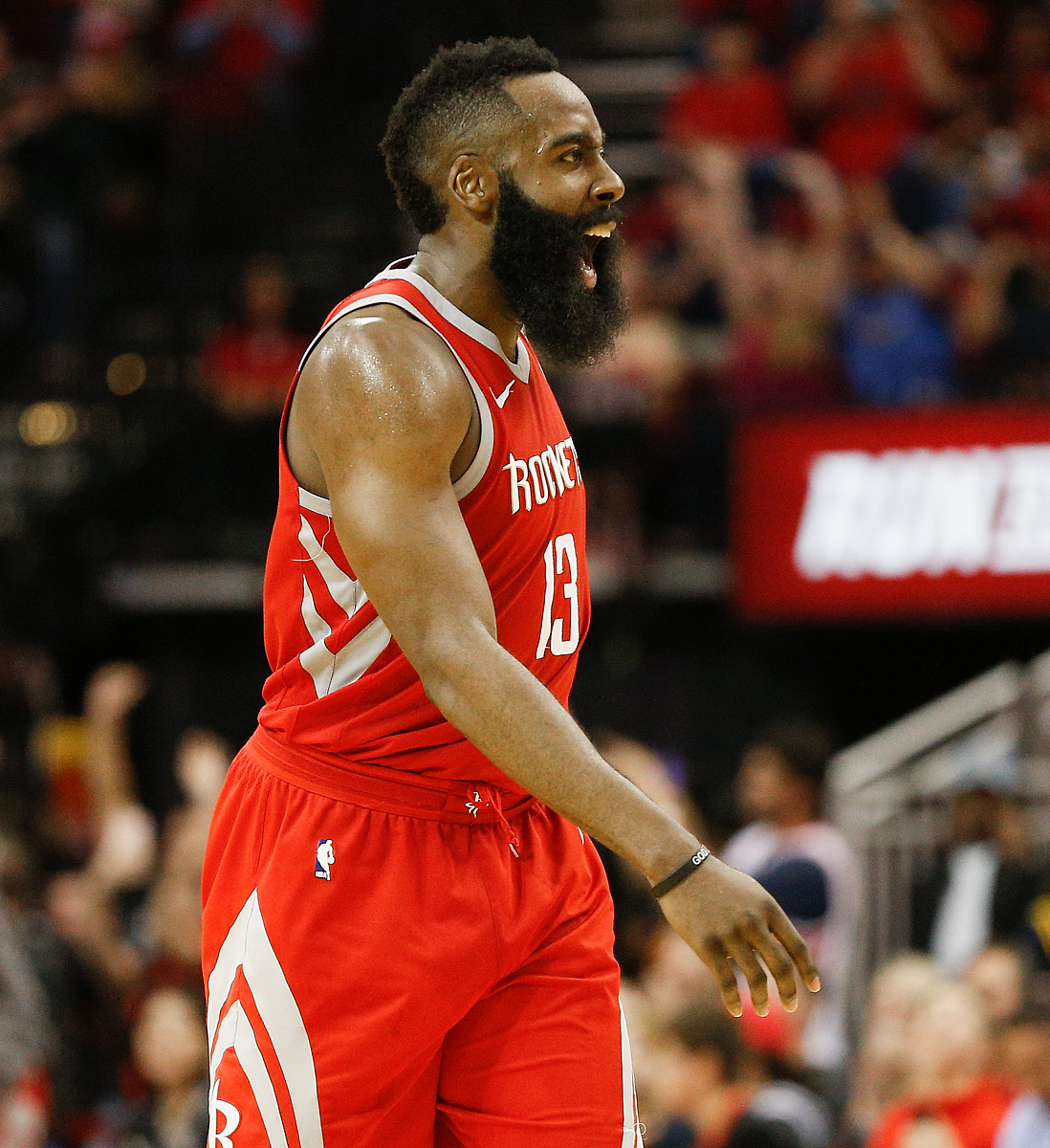 火箭逆转战胜老鹰，哈登砍下三双