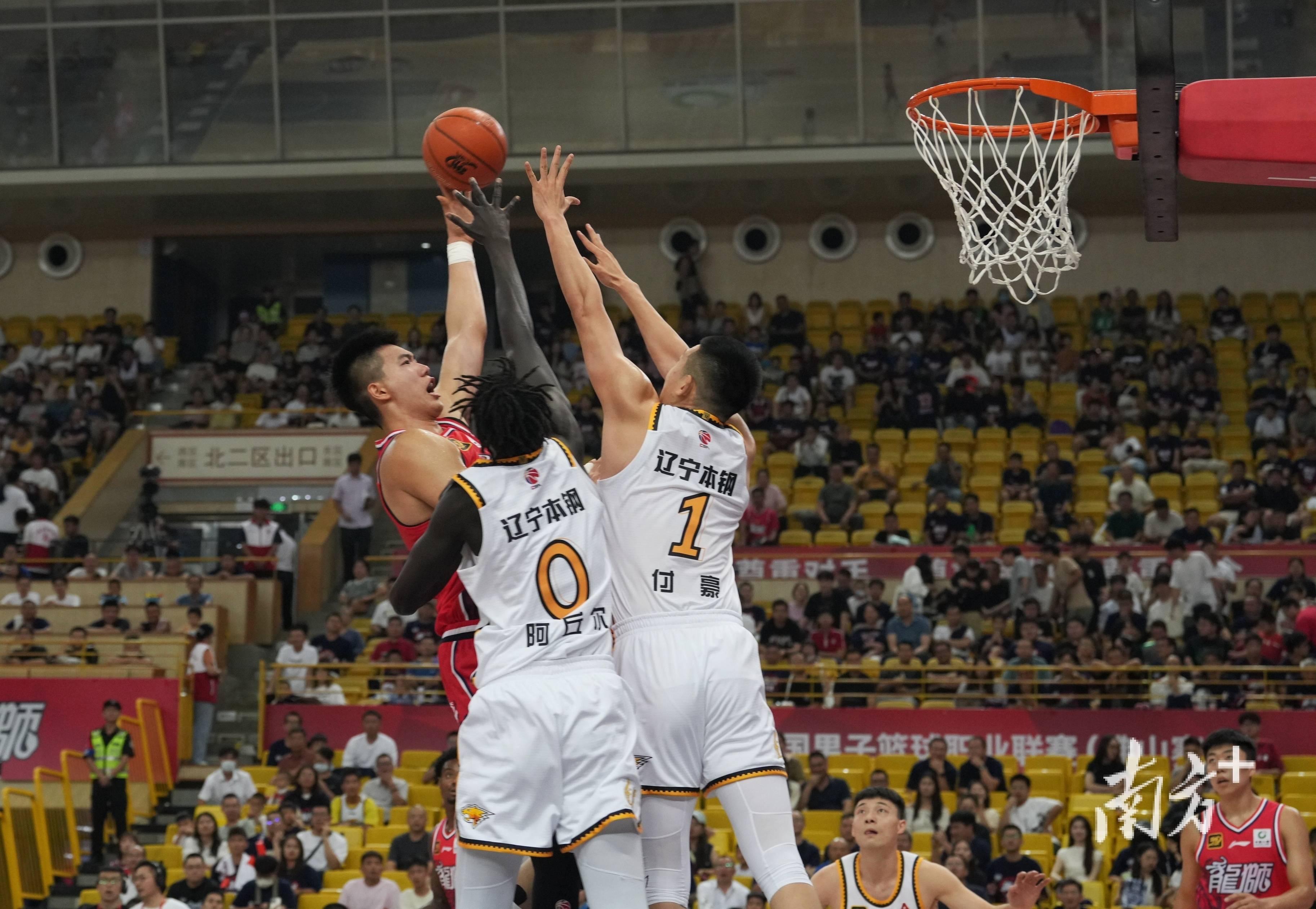 河南男篮不敌湖北队,遭遇两连败 河南男篮不敌湖北队,遭遇两连败