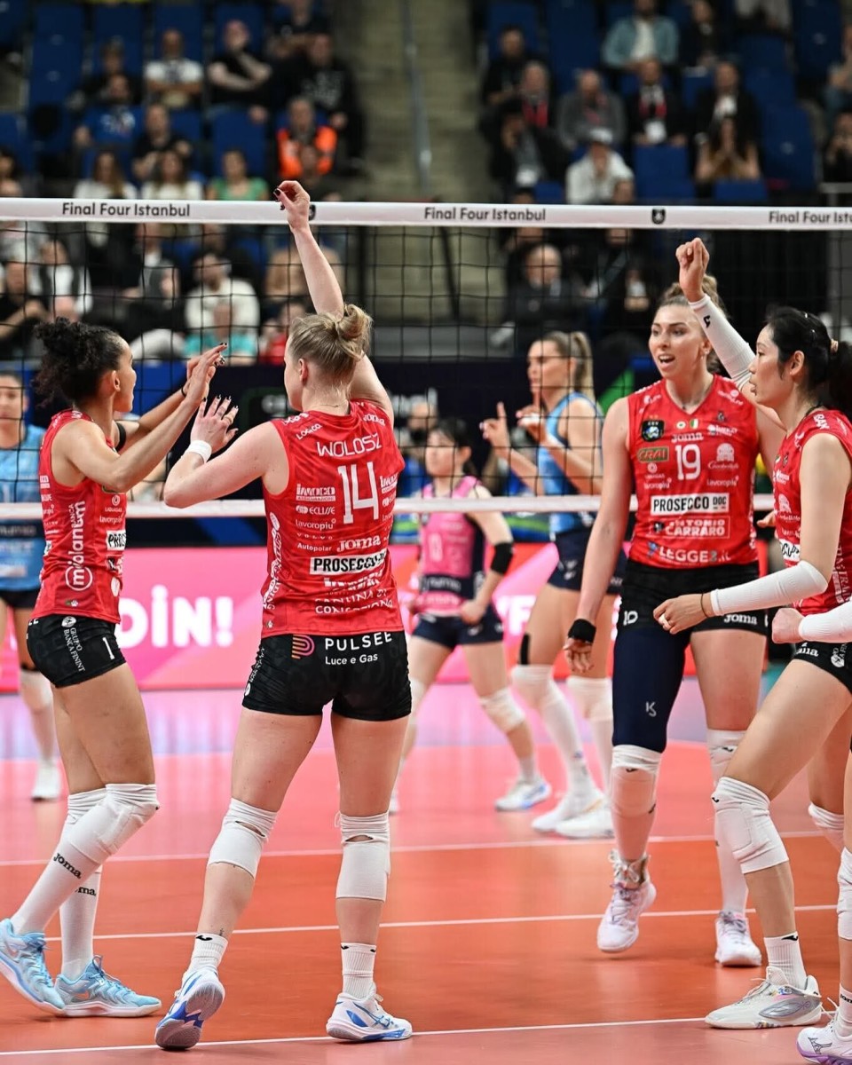 美国击败瑞典获得女子排球胜利 美国击败瑞典获得女子排球胜利