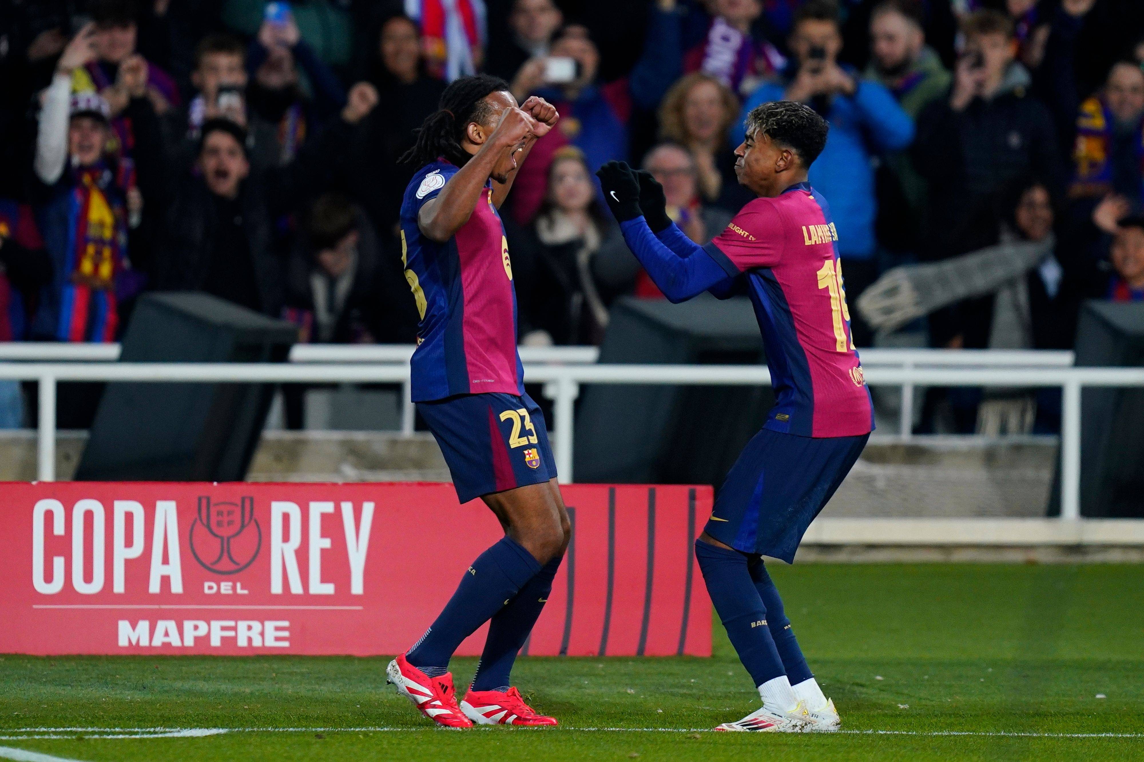 国米轻取巴萨,莱万帽子戏法欧冠 国米轻取巴萨,莱万帽子戏法欧冠