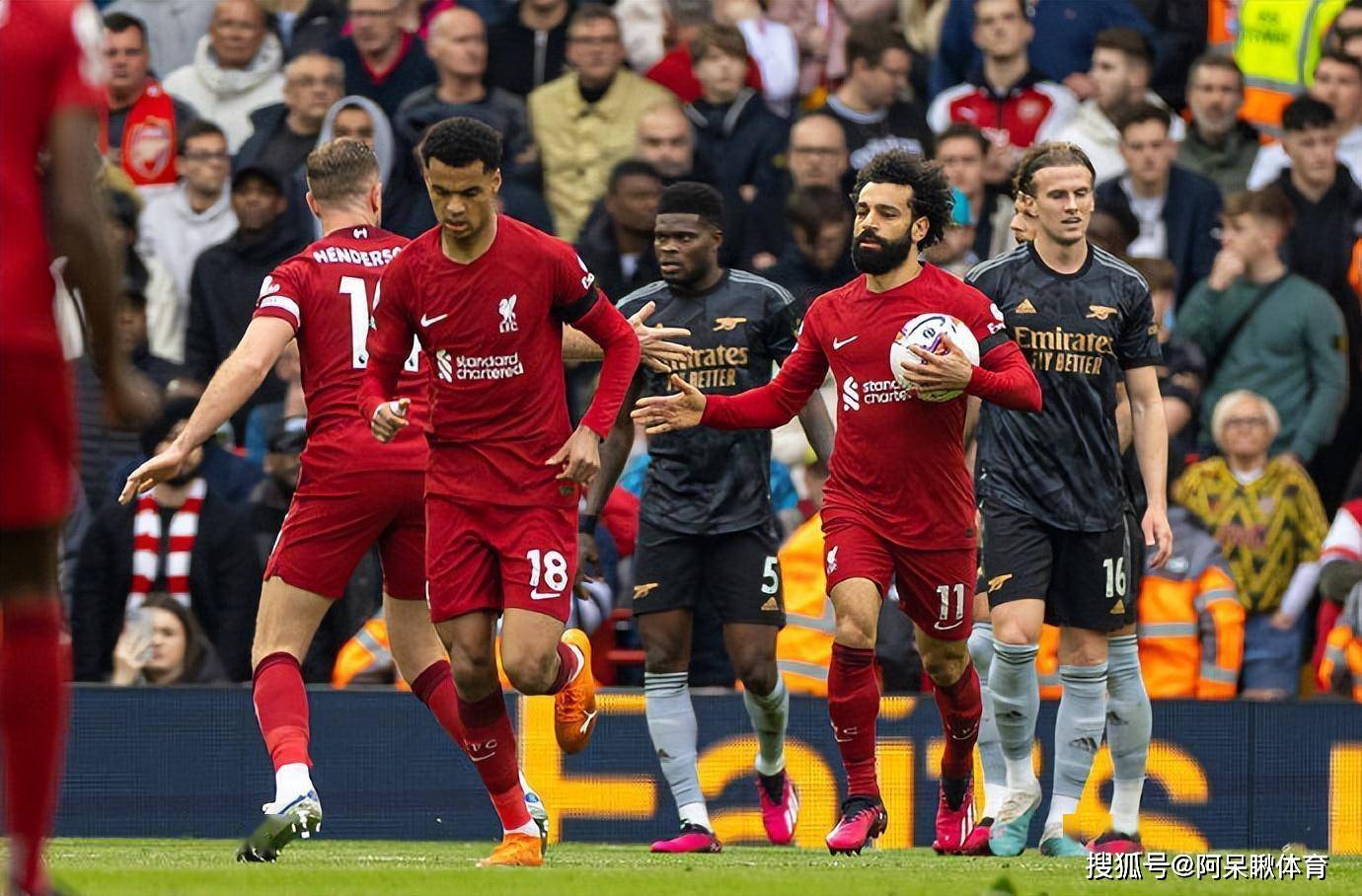 阿森纳主场逼平对手，英超争冠形势举棋不定的简单介绍