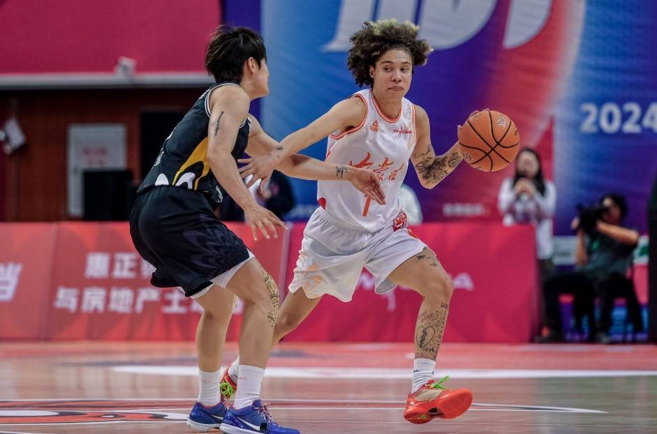 包含广东女篮以大比分战胜内蒙古女篮，稳坐榜首！的词条