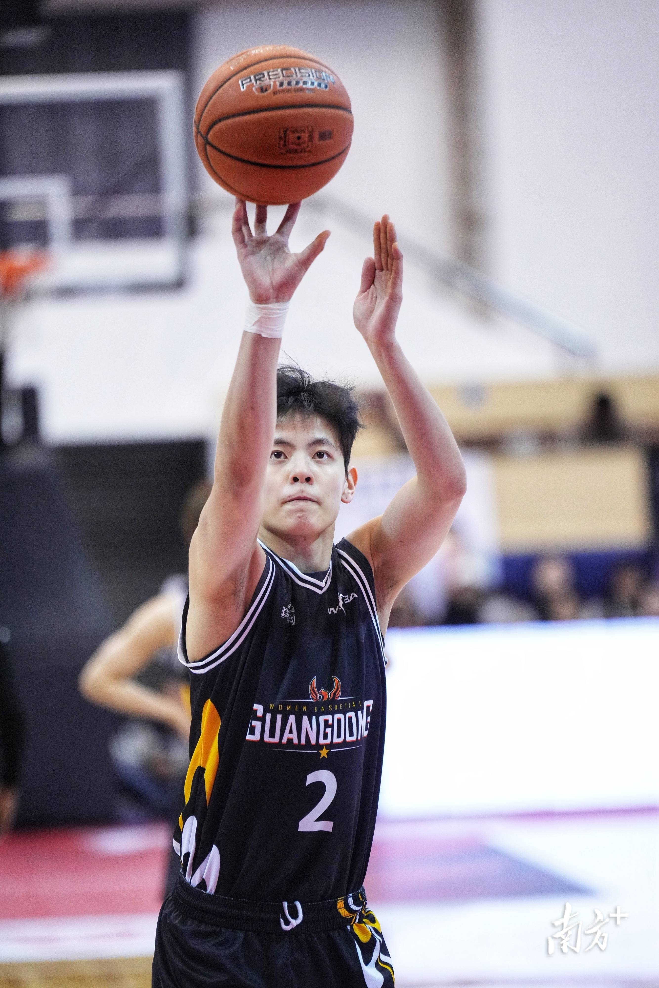 包含广东女篮以大比分战胜内蒙古女篮，稳坐榜首！的词条