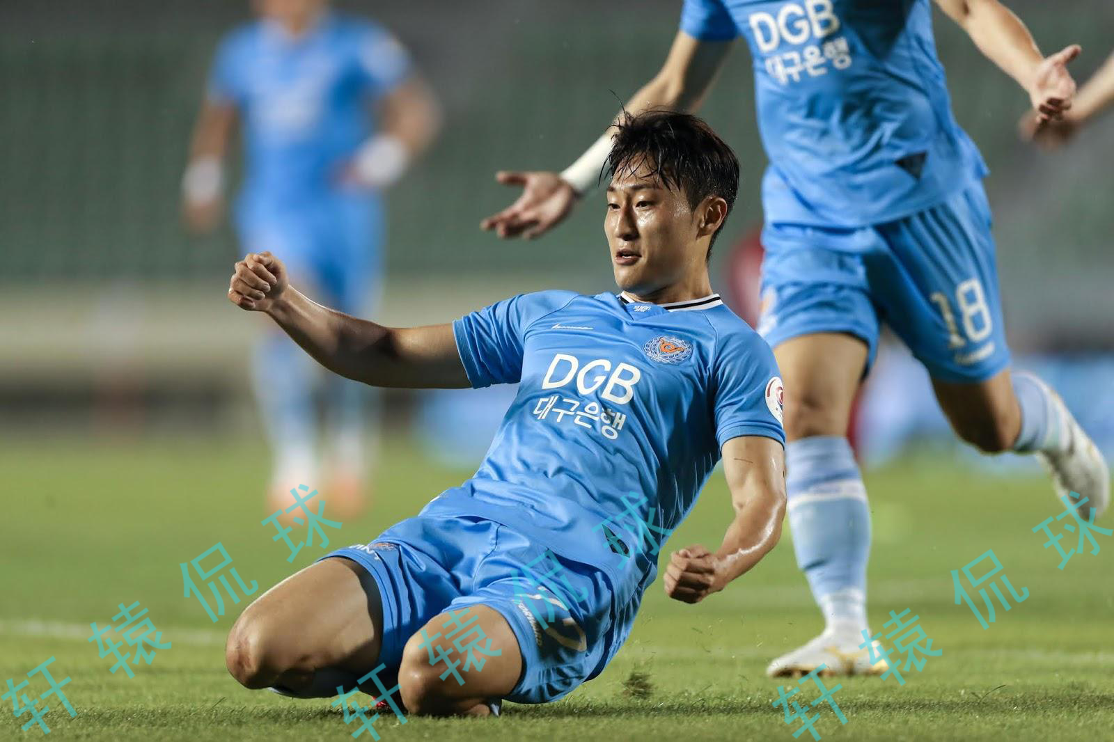 包含胜负难分，势均力敌，赛场局势白热化的词条