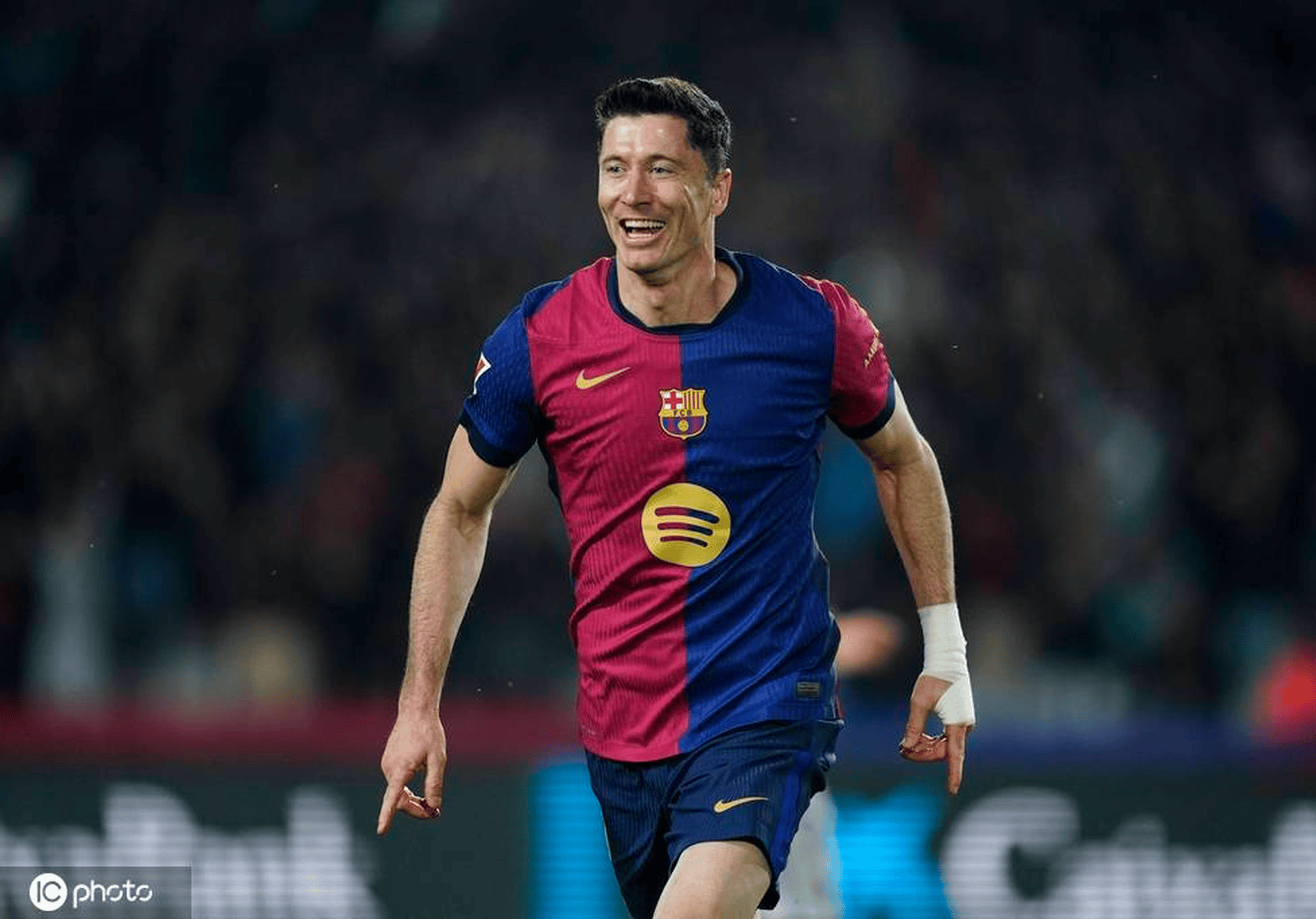 关于莱万多夫斯基以创纪录的进球数赢得金靴奖的信息