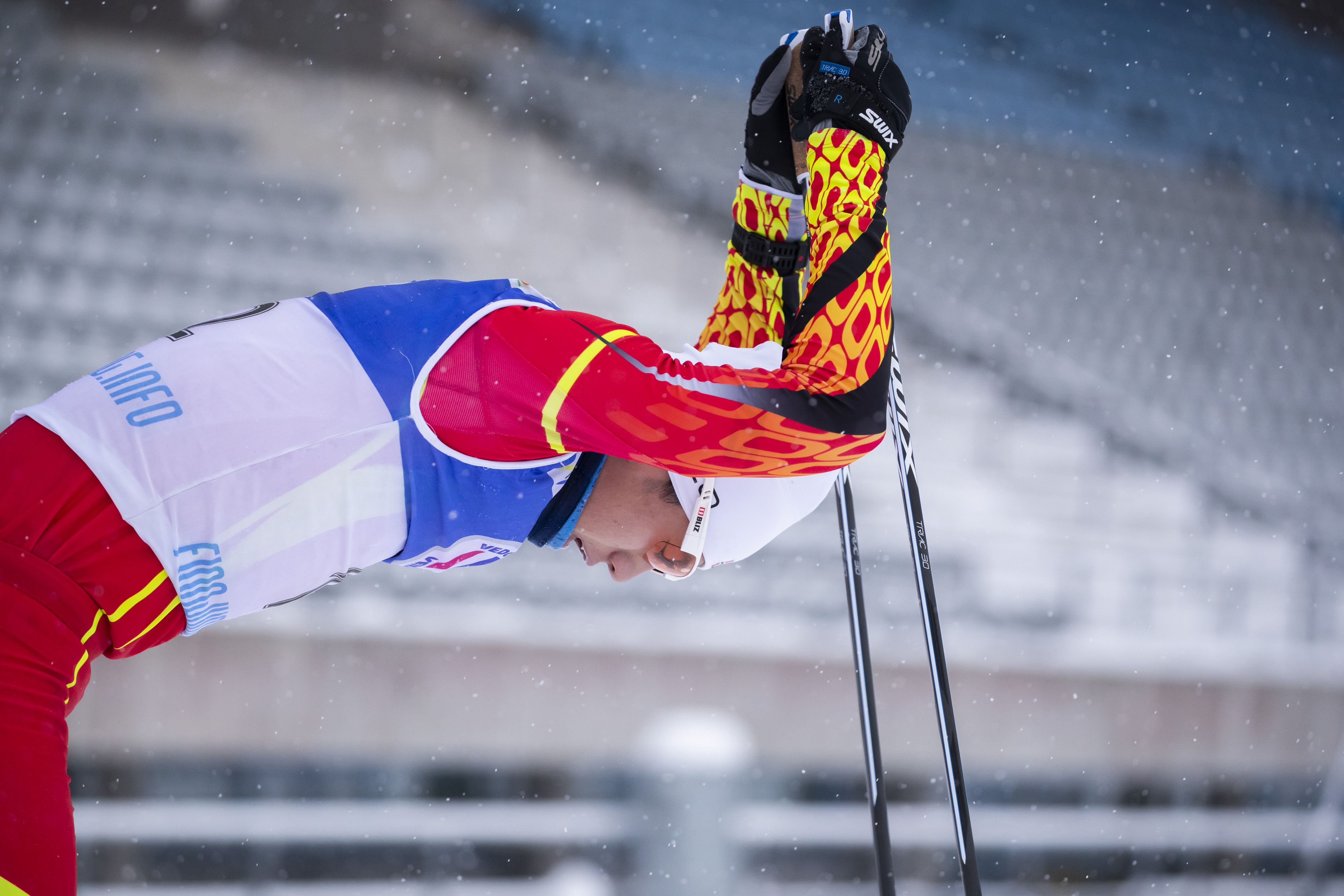芬兰选手战胜对手夺魁越野滑雪比赛的简单介绍 芬兰选手战胜对手夺魁越野滑雪比赛的简单介绍