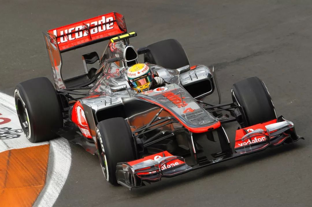 雷诺车队翻盘索伯车队,汉密尔顿扛起全队的简单介绍 雷诺车队翻盘索伯车队,汉密尔顿扛起全队的简单介绍