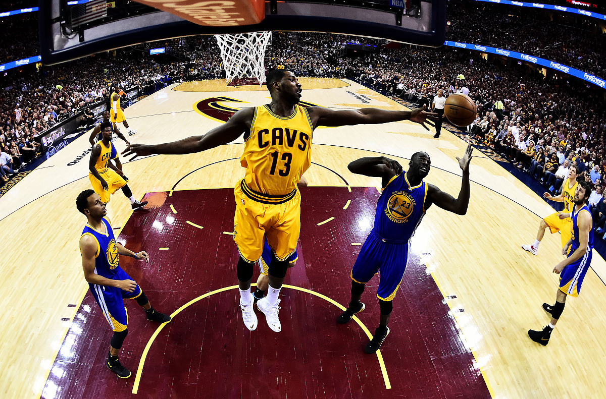 骑士横扫鹈鹕,拉文统治全场 骑士横扫鹈鹕,拉文统治全场