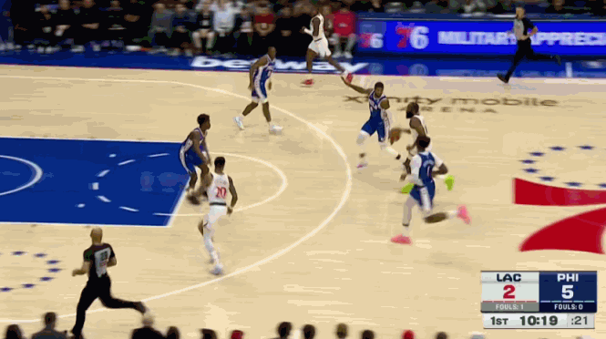 76人逆转吉林队,霍勒迪带队取胜 76人逆转吉林队,霍勒迪带队取胜