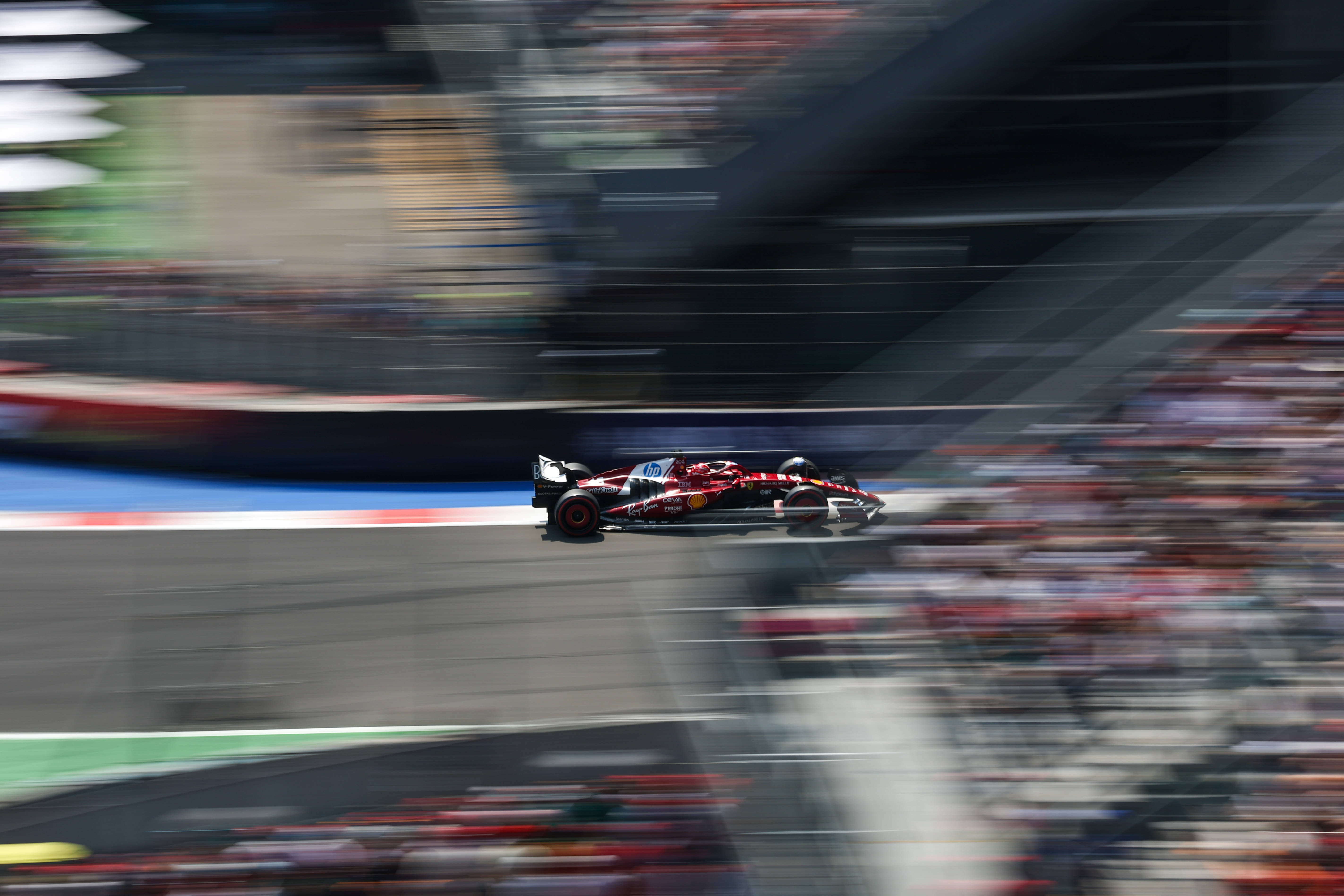 梅赛德斯轻取哈斯车队，塞恩斯带队取胜