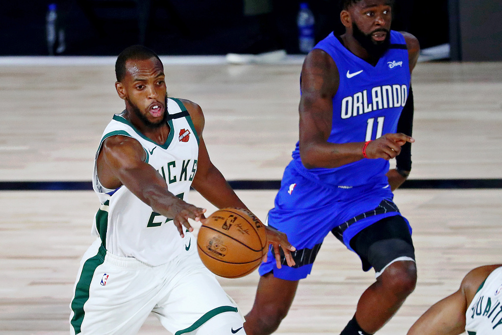 江苏队绝杀雄鹿，武切维奇统治全场