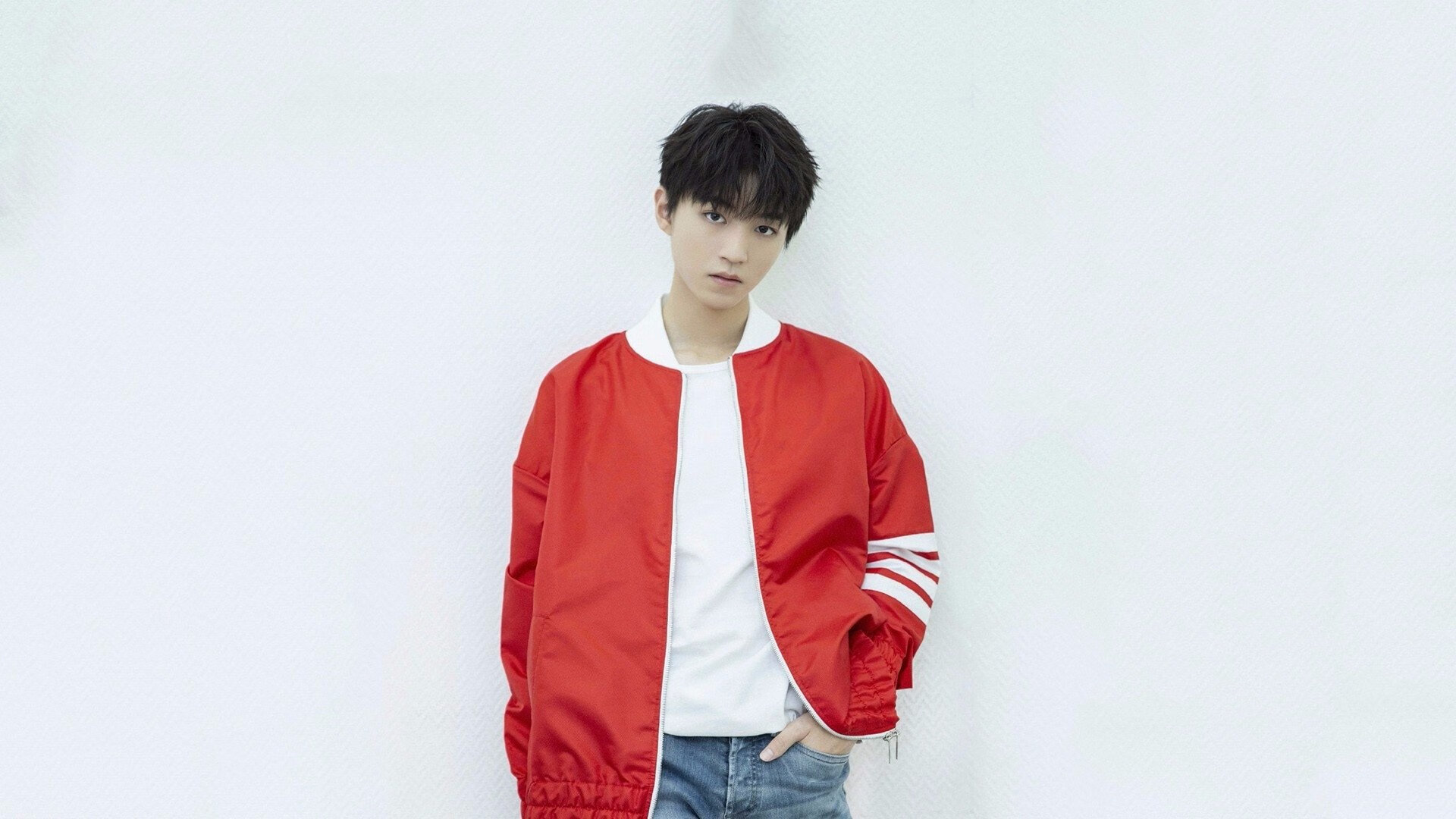 关键时刻一触即发，他如暗夜惊雷，那记超远三分已成永恒心跳